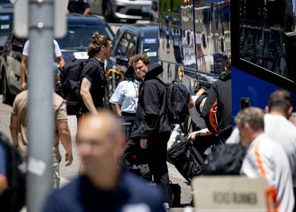 KANSAS - Wout Weghorst of the Netherlands and Mats Wieffer of the Netherlands arrive at the Cascade Hotel on June 9, 2026, in Kansas City. The Dutch national team, Nationalteam is preparing for the 2026 World Cup. KOEN VAN WEEL ANP xVIxANPxSportx xxANPxIVx 560589378 originalFilename: 560589378.jpg