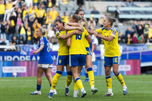 260609 Fridolina Rolfö of Sweden celebrates with Rosa Kafaji, Bella Andersson and Filippa Angeldahl after 2 2 during the FIFA Women s World Cup Qualifier football match between Sweden and Italy on June 9, 2026 in Gothenburg Photo Michael Erichsen BILDBYRAN COP 89 CS0935 fotboll football soccer fotball vm kval kval fifa womens world cup qualifier qualifier sverige sweden italien italy dam bbeng jubel  Copyright: MICHAELxERICHSEN BB260609MI047