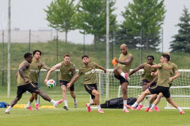 Canada Training Day - 2026 FIFA World Cup, WM, Weltmeisterschaft, Fussball Canada national football team warms-up during the training day, ahead the 2026 FIFA World Cup Group B match against Bosnia and Herzegovina at TorontoFC Training Ground. on June 9, 2026 in Toronto, Canada. (Photo by Leonardo Ramirez Eyepix Group) Copyright: xLeonardoxRamirezx xEyepixxGroupx LR09062026-00370
