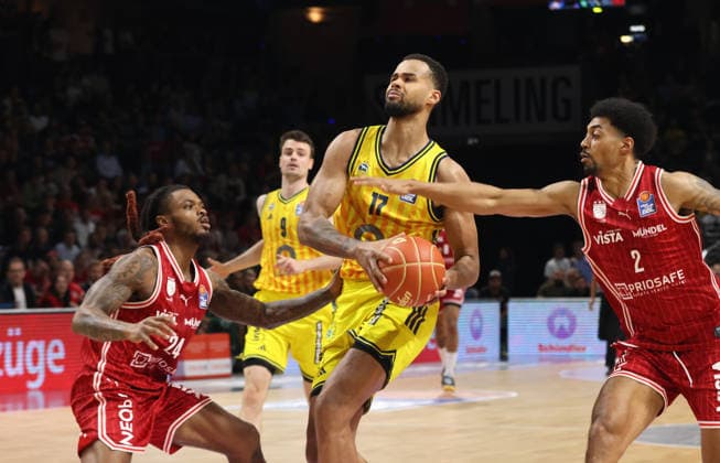 Cobe Williams, Norris Agbakoko on the ball, Ibrahim Watson duel Game scene Action Sport Basketball BBL Bundesliga Mens Play Off Semi-Final 5 Game Season 2025 2026 09 06 2026 ALBA Berlin vs BMA365 Bamberg Baskets