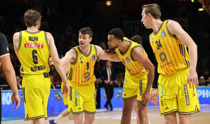 Malte Delow, Jonas Mattisseck talks, Norris Agbakoko, Justin Bean action upper body Sport Basketball BBL Bundesliga Mens Play Off Semi-Final 5 Match Season 2025 2026 09 06 2026 ALBA Berlin vs BMA365 Bamberg Baskets