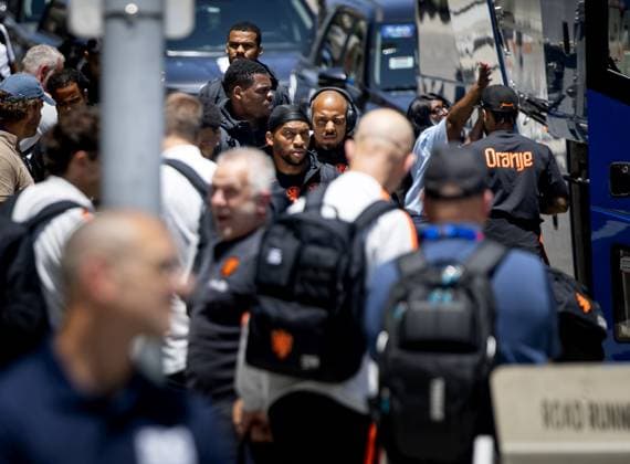 KANSAS - Cody Gakpo of the Netherlands, Denzel Dumfries of the Netherlands, Quinten Timber of the Netherlands, and Donyell Malen of the Netherlands arrive at the Cascade Hotel on June 9, 2026, in Kansas City. The Dutch national team, Nationalteam is preparing for the 2026 World Cup. KOEN VAN WEEL ANP xVIxANPxSportx xxANPxIVx 560590002 originalFilename: 560590002.jpg