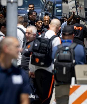 KANSAS - Cody Gakpo of the Netherlands, Denzel Dumfries of the Netherlands, Quinten Timber of the Netherlands, and Donyell Malen of the Netherlands arrive at the Cascade Hotel on June 9, 2026, in Kansas City. The Dutch national team, Nationalteam is preparing for the 2026 World Cup. KOEN VAN WEEL ANP xVIxANPxSportx xxANPxIVx 560590008 originalFilename: 560590008.jpg