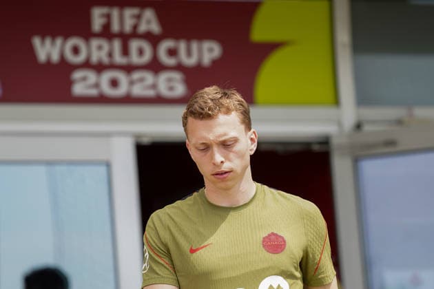 June 9, 2026, Toronto, Ciudad de Mexico, Canada: Alistair JOHNSTON 02 of Canada national football team entering to the filed during the training day, ahead the 2026 FIFA World Cup, WM, Weltmeisterschaft, Fussball Group B match against Bosnia and Herzegovina at TorontoFC Training Ground. on June 9, 2026 in Toronto, Canada. Toronto Canada - ZUMAe321 20260609_zsa_e321_001 Copyright: xLeonardoxRamirezx