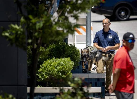 KANSAS - Security at the Dutch national team, Nationalteam s Cascade Hotel on June 9, 2026, in Kansas City. The Dutch national team is preparing for the 2026 World Cup. KOEN VAN WEEL ANP xVIxANPxSportx xxANPxIVx 560591086 originalFilename: 560591086.jpg