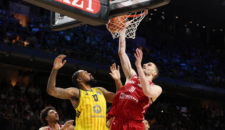 J Wan Roberts, Daniel Keppeler duel Game scene Action Sport Basketball BBL Bundesliga Mens Play Off Semi Final 5 Game Season 2025 2026 09 06 2026 ALBA Berlin vs BMA365 Bamberg Baskets