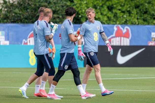 FIFA World Cup, WM, Weltmeisterschaft, Fussball 2026 preparations - England training session Goalkeeper Jordan Pickford (R) of England and his teammates arrive to take part in a training session in Palm Beach Gardens, Florida, USA, 09 June 2026. England are drawn in Group L of the upcoming FIFA World Cup 2026 starting on 11 June 2026 and running until 19 July 2026. PALM BEACH GARDENS FLORIDA United States  Copyright: xCRISTOBALxHERRERA-ULASHKEVICHx