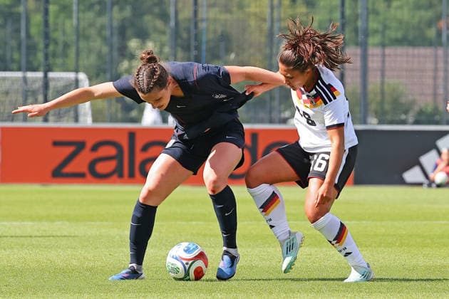 Frankfurt, Germany 09 June 2026 U19 Womens National Team 2026 Test Match Germany vs USA Pictured from left in duel Keira Kemmerley USA vs Paula Rintzner Germany DFL DFB DFB regulations prohibit any use of photographs as image sequences and or quasi video DFB Campus Hessen Copyright: xFotostandx xRacochax