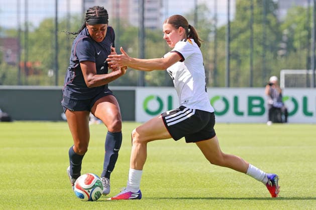 Frankfurt, Germany 09 June 2026 U19 Womens National Team 2026 Test Match Germany vs USA Pictured from left in duel Jaida McGrew USA vs Leni Marie Eggert Germany DFL DFB regulations prohibit any use of photographs as image sequences and or quasi video DFB Campus Hessen Copyright: xFotostandx xRacochax