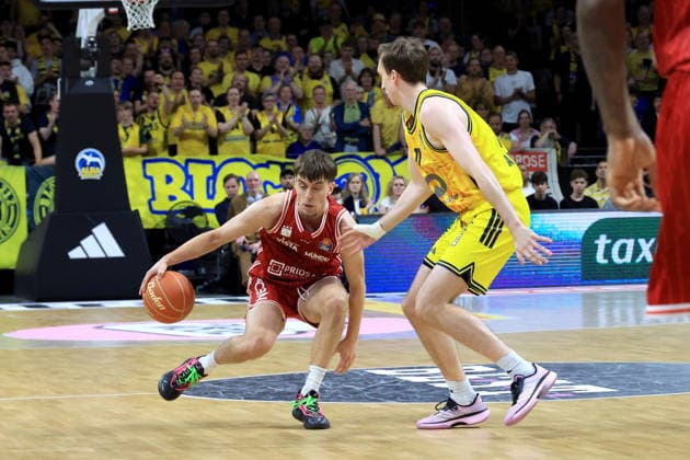 DEU, easyCredit BBL, ALBA vs Bamberg, 09 06 2026, Max Schmeling Halle, Berlin, DEU, easyCredit BBL, ALBA vs Bamberg, in the picture Moses Wood ALBA Berlin 11 , Zachary Ensminger Bamberg 1 nordphotoxGmbHx xEngler nph00076