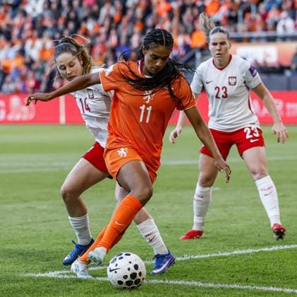 ALMELO - (lr) Jagoda Cyraniak of Poland, Esmee Brugts of The Netherlands during the World Cup qualifying match between the Netherlands (women) and Poland (women) at Erve Asito Stadium on June 9, 2026 in Almelo, the Netherlands. VINCENT JANNINK ANP FIFA Women s World Cup 2027 Qualifier 2026 xVIxANPxSportx xxANPxIVx 560592292 originalFilename: 560592292.jpg