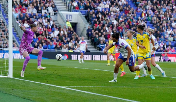 Liverpool, England, 9th June 2026. Jess Carter of England scores the opening goal during the England Women vs Ukraine Women FIFA Women s World Cup Qualifying match at Hill Dickinson Stadium, Liverpool. Picture credit should read: Andrew Yates Sportimage EDITORIAL USE ONLY. No use with unauthorised audio, video, data, fixture lists, club league logos or live services. Online in-match use limited to 120 images, no video emulation. No use in betting, games or single club league player publications. SPI_001_AY_ENG_UKRAINE SPI-4844-0001