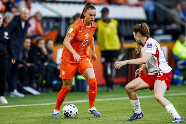 ALMELO - (lr) RomÃ e Leuchter of The Netherlands, Jagoda Cyraniak of Poland during the World Cup qualifying match between the Netherlands (women) and Poland (women) at Erve Asito Stadium on June 9, 2026 in Almelo, the Netherlands. VINCENT JANNINK ANP FIFA Women s World Cup 2027 Qualifier 2026 xVIxANPxSportx xxANPxIVx 560592889 originalFilename: 560592889.jpg