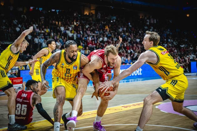 Basketball Berlin 019 06 2026 Season 2025 2026 EasyCredit BBL 1 Bundesliga Men, Men Playoffs Semifinal Game 5 Alba Berlin BMA365 Bamberg Baskets Daniel Keppeler Bamberg, No 31 Moses Wood Alba Berlin, No 11