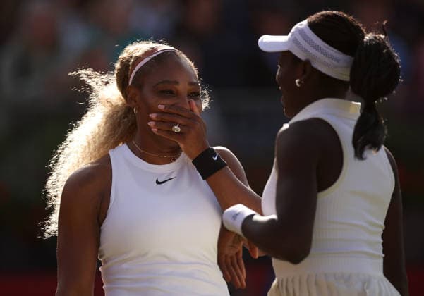 Serena Williams of USA and Victoria Mboko of Canada talk tactics HSBC Queen s Club Championships, Day Four, Tennis, Queen s Club, West Kensington, London, UK - 09 Jun 2026London Queen s Club United Kingdom  Copyright: xEllaxLing Shutterstockx 16917190cb