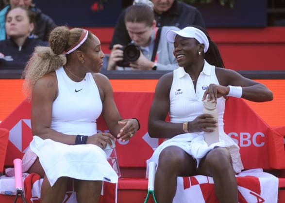Tennis - HSBC Queen™s Club Championships - Women™s WTA, Tennis Damen 500 Tournament - Queen™s Club, London - Tuesday 9th June 2026 Women™s Doubles, First Round; Andy Murray Arena: Victoria Mboko (CAN) & Serena Williams (USA) vs. Nicole Melichar-Martinez (USA) & Erin Routliffe (NZL) Serena Williams and Victoria Mboko talk between change overs COLORSPORT ANDREW COWIE 