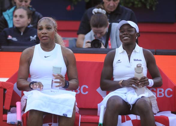 Tennis - HSBC Queen™s Club Championships - Women™s WTA, Tennis Damen 500 Tournament - Queen™s Club, London - Tuesday 9th June 2026 Women™s Doubles, First Round; Andy Murray Arena: Victoria Mboko (CAN) & Serena Williams (USA) vs. Nicole Melichar-Martinez (USA) & Erin Routliffe (NZL) Serena Williams and Victoria Mboko talk between change overs COLORSPORT ANDREW COWIE 