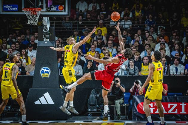 Basketball Berlin 019 06 2026 Season 2025 2026 EasyCredit BBL 1 Bundesliga Men, Men Playoffs Semifinal Game 5 Alba Berlin BMA365 Bamberg Baskets Demarcus Demonia Bamberg, No 08 Sam Griesel Alba Berlin, No 05