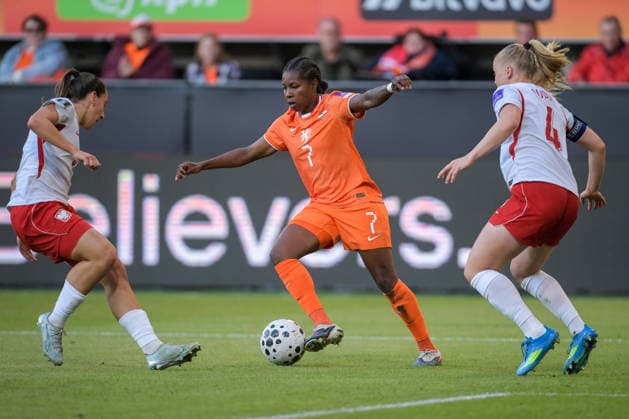 2026-06-09 The Netherlands v Poland - Women s World Cup Qualifier ALMELO, NETHERLANDS - JUNE 9: Lineth Beerensteyn of Netherlands, Paulina Dudek of Poland during the Women s World Cup Qualifier match between The Netherlands and Poland at Asito Stadion on June 9, 2026 in Almelo, Netherlands. Almelo Asito Stadion Netherlands Content not available for redistribution in The Netherlands directly or indirectly through any third parties. Copyright: xDennisxBresserx