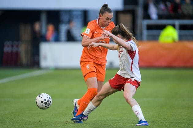 2026-06-09 The Netherlands v Poland - Women s World Cup Qualifier ALMELO, NETHERLANDS - JUNE 9: Romee Leuchter of Netherlands, Jagoda Cyraniak of Poland during the Women s World Cup Qualifier match between The Netherlands and Poland at Asito Stadion on June 9, 2026 in Almelo, Netherlands. Almelo Asito Stadion Netherlands Content not available for redistribution in The Netherlands directly or indirectly through any third parties. Copyright: xDennisxBresserx