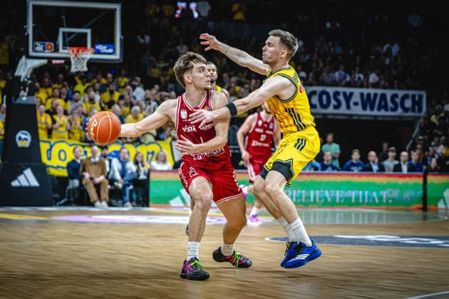 Basketball Berlin 019 06 2026 Season 2025 2026 EasyCredit BBL 1 Bundesliga Men, Men Playoffs Semifinal Game 5 Alba Berlin BMA365 Bamberg Baskets Zachary Ensminger Bamberg, No 01 Martin Hermannsson Alba Berlin, No 15