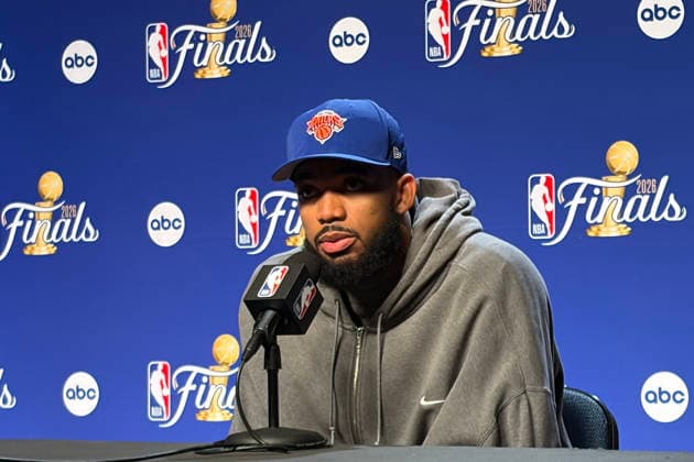New York Knicks player Karl-Anthony Towns speaks during a press conference, PK, Pressekonferenz in New York, USA, 9 June 2026. Towns said that his presence in the NBA, Basketball Herren, USA Finals is a monumental moment for the Dominican Republic and that being able to represent the Caribbean nation on a stage like that means everything. It means a lot to have my mother’s country behind me. To have another moment where the Dominican Republic is represented in the NBA Finals is a true honor. To be able to proudly represent my flag means everything. Karl-Anthony Towns: This is a monumental moment for the Dominican Republic—it s an honor !ACHTUNG: NUR REDAKTIONELLE NUTZUNG!  Copyright: xJanxTéllezxAsensiox AME068 20260609-55020547101_1
