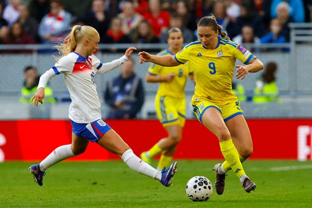 England Women v Ukraine Women, Liverpool, UK - 9 June 2026 Tanya Boychuk of Ukraine feels pressure from Laura Blindkilde Brown of England during the FIFA Women™s World Cup 2027 qualifying group match between England and Ukraine at Hill Dickinson Stadium on 9 June 2026 in Liverpool, England (Photo by Steve Taylor PPAUK) Bramley-Moore Dock Hill Dickinson Stadium Liverpool England Copyright: xStevexTaylor PPAUKx PPA-280586