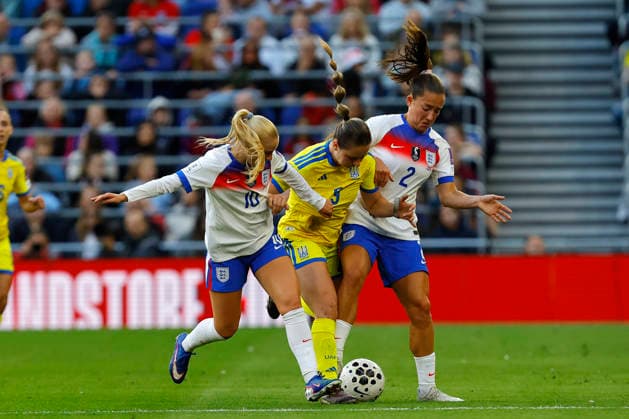 England Women v Ukraine Women, Liverpool, UK - 9 June 2026 Tanya Boychuk of Ukraine feels pressure from Laura Blindkilde Brown of England and Maya Le Tissier of England during the FIFA Women™s World Cup 2027 qualifying group match between England and Ukraine at Hill Dickinson Stadium on 9 June 2026 in Liverpool, England (Photo by Steve Taylor PPAUK) Bramley-Moore Dock Hill Dickinson Stadium Liverpool England Copyright: xStevexTaylor PPAUKx PPA-280587