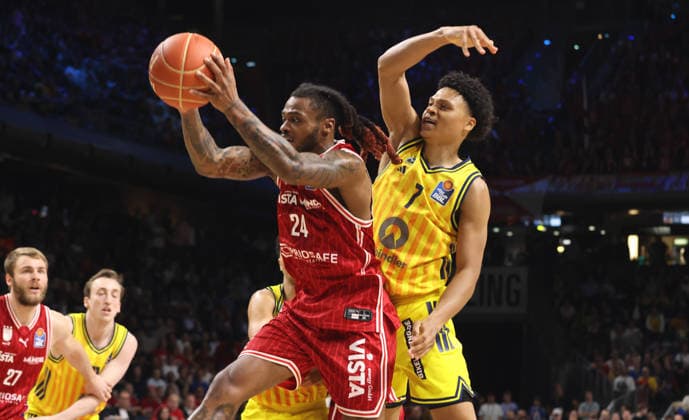 Cobe Williams on the ball, Jack Kayil duel Game scene Action Sport Basketball BBL Bundesliga Mens Play Off Semi-Final 5 Game Season 2025 2026 09 06 2026 ALBA Berlin vs BMA365 Bamberg Baskets