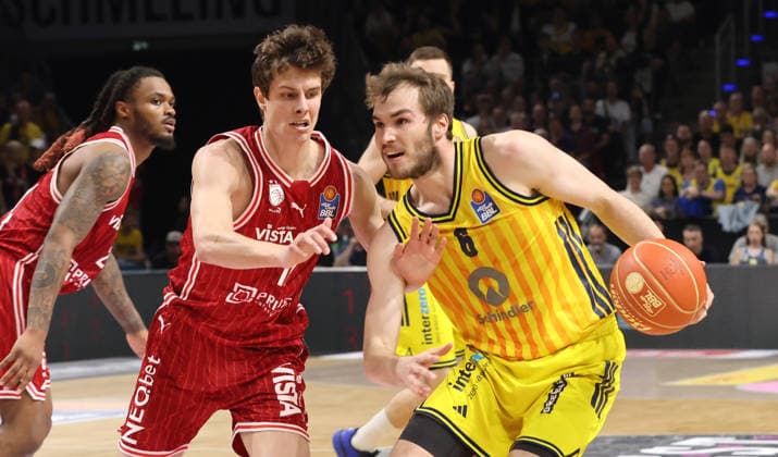 Richard Balint, Malte Delow on the ball duel Game scene Action Sport Basketball BBL Bundesliga Mens Play Off Semi-Final 5 Game Season 2025 2026 09 06 2026 ALBA Berlin vs BMA365 Bamberg Baskets