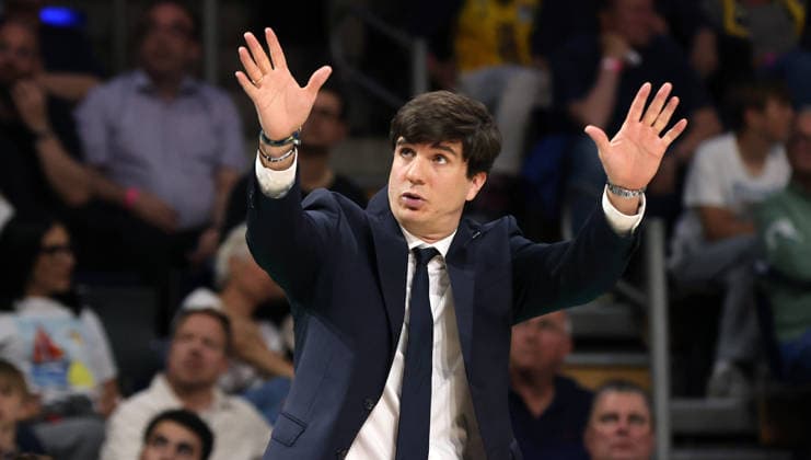 Coach Pedro Calles gives instructions Upper body action Sport Basketball BBL Bundesliga Mens Play Off Semi-Final 5 Match Season 2025 2026 09 06 2026 ALBA Berlin vs BMA365 Bamberg Baskets