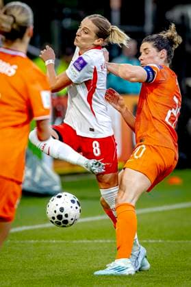 ALMELO Poland player Ewelina Kamczyk, Netherlands player Dominique Janssen during the World Cup Qualifiers at Asito Stadium on June 9, 2026 in Almelo, Netherlands Photo by DeFodi Images