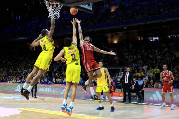 DEU, easyCredit BBL, ALBA vs Bamberg, 09 06 2026, Max Schmeling Halle, Berlin, DEU, easyCredit BBL, ALBA vs Bamberg, pictured J Wan Roberts ALBA Berlin 13 , Michael Rataj ALBA Berlin 21 , Demarcus Demonia Bamberg 8 nordphotoxGmbHx xEngler nph00076