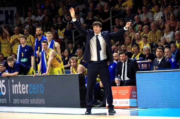 DEU, easyCredit BBL, ALBA vs Bamberg, 09 06 2026, Max Schmeling Halle, Berlin, DEU, easyCredit BBL, ALBA vs Bamberg, in the picture CHIEF TRAINER Pedro Calles ALBA Berlin , ALBA players bench nordphotoxGmbHx xEngler nph00076