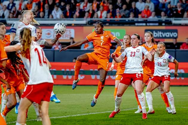 ALMELO Poland player Pauline Dudek, Netherlands player Lineth Beerensteyn during the World Cup Qualifiers at Asito Stadium on June 9, 2026 in Almelo, the Netherlands Photo by DeFodi Images