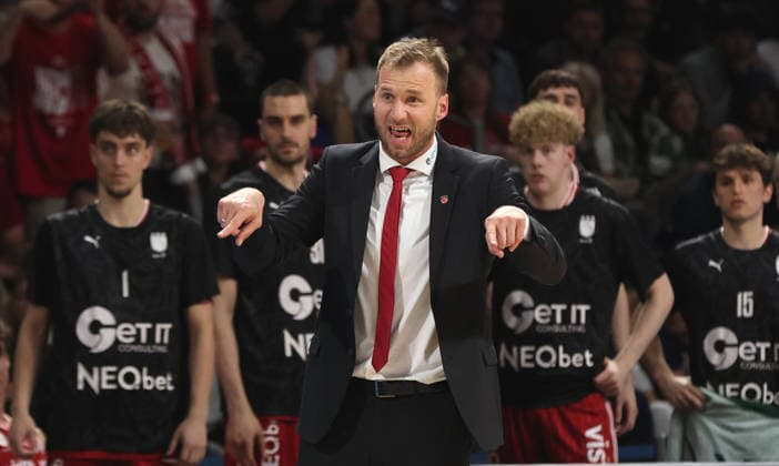 Coach Anton Gavel gives instructions Upper body action Sport Basketball BBL Bundesliga Mens Play Off Semi-Final 5 Match Season 2025 2026 09 06 2026 ALBA Berlin vs BMA365 Bamberg Baskets