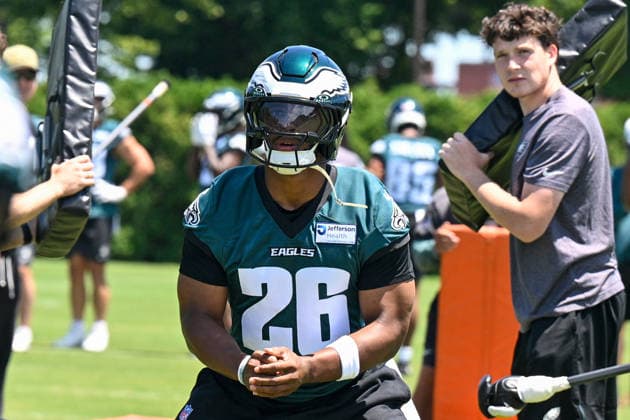 PHILADELPHIA, PA - JUNE 09: Philadelphia Eagles running back Saquon Barkley 26 runs a drill during the Philadelphia Eagles off season minicamp on June 9th, 2026 at the Jefferson Health Training Complex in Philadelphia, PA. (Photo by Terence Lewis Icon Sportswire) NFL, American Football Herren, USA JUN 09 Philadelphia Eagles Minicamp EDITORIAL USE ONLY Icon260609015