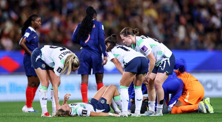 2027 FIFA Women s World Cup Qualifier, Stade des Alpes, Grenoble, France 9 6 2026 France vs Republic of Ireland Ireland s Megan Connolly checks on Kyra Carusa Megan Connolly checks on Kyra Carusa 9 6 2026  Copyright: x INPHO BenxBradyx BB3_0711