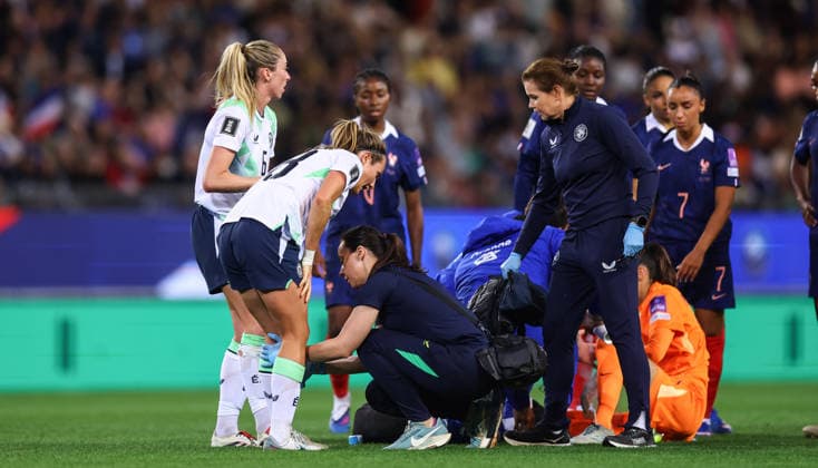 2027 FIFA Women s World Cup Qualifier, Stade des Alpes, Grenoble, France 9 6 2026 France vs Republic of Ireland Ireland s Kyra Carusa receives treatment Kyra Carusa receives treatment 9 6 2026  Copyright: x INPHO BenxBradyx BB3_0787