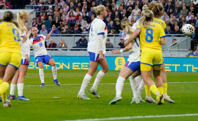 Liverpool, England, 9th June 2026. Beth Meed of England scores the third goal during the England Women vs Ukraine Women FIFA Women s World Cup Qualifying match at Hill Dickinson Stadium, Liverpool. Picture credit should read: Andrew Yates Sportimage EDITORIAL USE ONLY. No use with unauthorised audio, video, data, fixture lists, club league logos or live services. Online in-match use limited to 120 images, no video emulation. No use in betting, games or single club league player publications. SPI_017_AY_ENG_UKRAINE SPI-4844-0017