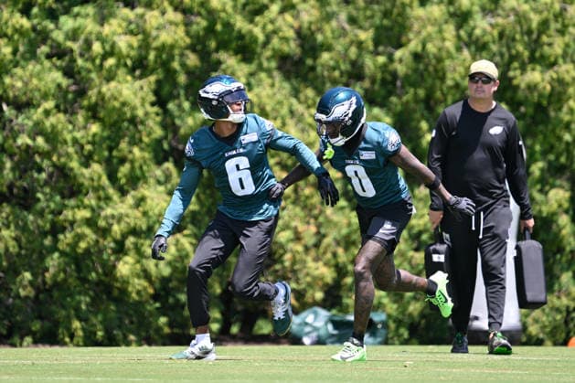 PHILADELPHIA, PA - JUNE 09: Philadelphia Eagles wide receiver DeVonta Smith 6 and Philadelphia Eagles wide receiver Hollywood Brown 0 run a drill together during the Philadelphia Eagles off season minicamp on June 9th, 2026 at the Jefferson Health Training Complex in Philadelphia, PA. (Photo by Terence Lewis Icon Sportswire) NFL, American Football Herren, USA JUN 09 Philadelphia Eagles Minicamp EDITORIAL USE ONLY Icon260609033