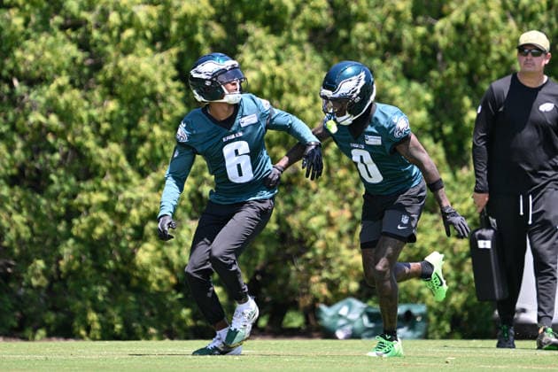 PHILADELPHIA, PA - JUNE 09: Philadelphia Eagles wide receiver DeVonta Smith 6 and Philadelphia Eagles wide receiver Hollywood Brown 0 run a drill together during the Philadelphia Eagles off season minicamp on June 9th, 2026 at the Jefferson Health Training Complex in Philadelphia, PA. (Photo by Terence Lewis Icon Sportswire) NFL, American Football Herren, USA JUN 09 Philadelphia Eagles Minicamp EDITORIAL USE ONLY Icon260609034