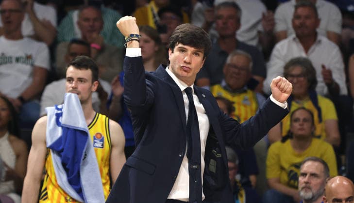 Coach Pedro Calles cheers after the end of the game Joy Emotion Sport Basketball BBL Bundesliga Mens Play Off Semi-Final 5 Game Season 2025 2026 09 06 2026 ALBA Berlin vs BMA365 Bamberg Baskets