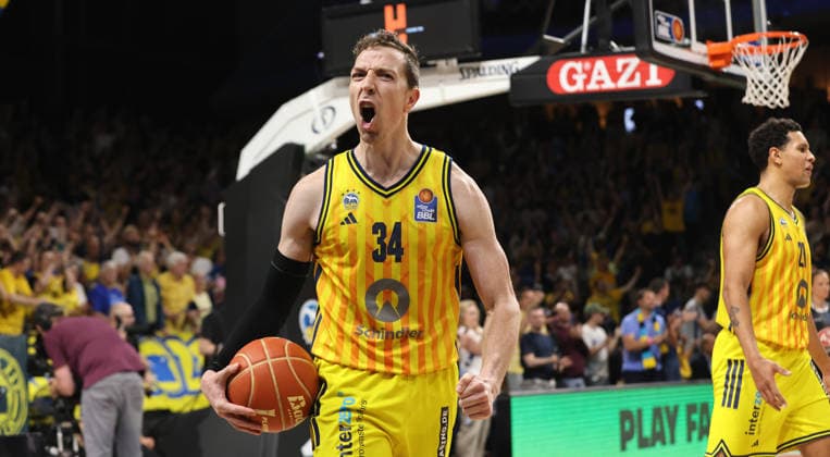 Justin Bean cheers after the end of the game Joy Emotion Sport Basketball BBL Bundesliga Mens Play Off Semi-Final 5 Game Season 2025 2026 09 06 2026 ALBA Berlin vs BMA365 Bamberg Baskets
