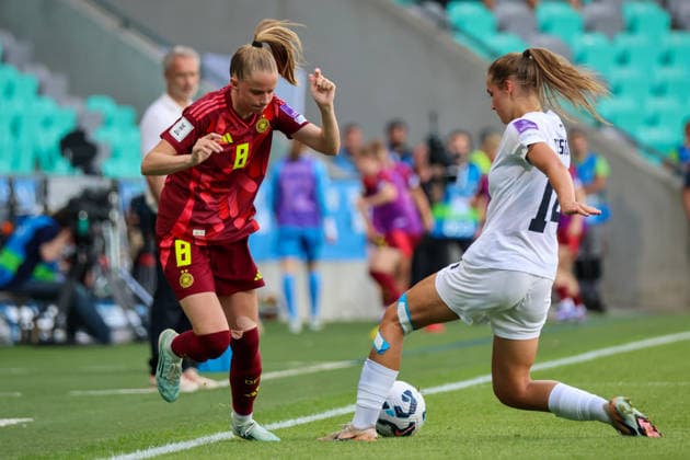 Ljubljana, Slovenia 09 06 2026 International womens World Cup qualifier Slovenia vs Germany In the picture from left Vivien Endemann Germany and Tinkara Testen Slovenia Copyright: HMBxMedia MadeleinexFantini