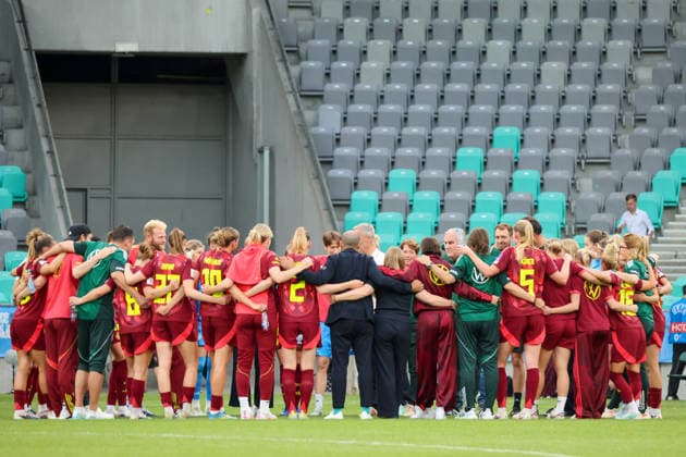 Ljubljana, Slovenia 09 06 2026 International womens World Cup qualifier Slovenia vs Germany In the picture The players of the German national womens soccer team and the entire DFB team form a team circle to close ranks after the victory in Slovenia Copyright: HMBxMedia MadeleinexFantini
