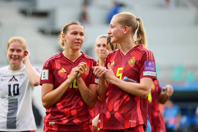 Ljubljana, Slovenia 09 06 2026 International womens World Cup qualifier Slovenia vs Germany Pictured from left Larissa Mühlhaus Muehlhaus Germany and Camilla Küver Kuever Germany celebrating after the win against Slovenia Copyright: HMBxMedia MadeleinexFantini