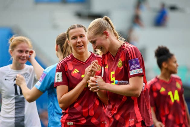 Ljubljana, Slovenia 09 06 2026 International womens World Cup qualifier Slovenia vs Germany Pictured from left Larissa Mühlhaus Muehlhaus Germany and Camilla Küver Kuever Germany celebrating after the win against Slovenia Copyright: HMBxMedia MadeleinexFantini