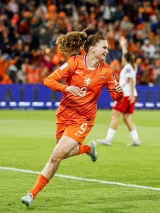 ALMELO - Liz Rijsbergen of The Netherlands celebrates the 3-0 during the World Cup qualifying match between the Netherlands (women) and Poland (women) at Erve Asito Stadium on June 9, 2026 in Almelo, the Netherlands. VINCENT JANNINK ANP FIFA Women s World Cup 2027 Qualifier 2026 xVIxANPxSportx xxANPxIVx 560599763 originalFilename: 560599763.jpg