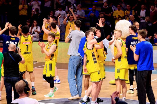 DEU, easyCredit BBL, ALBA vs Bamberg, 09 06 2026, Max Schmeling Halle, Berlin, DEU, easyCredit BBL, ALBA vs Bamberg, in the picture ALBA players circle nordphotoxGmbHx xEngler nph00076